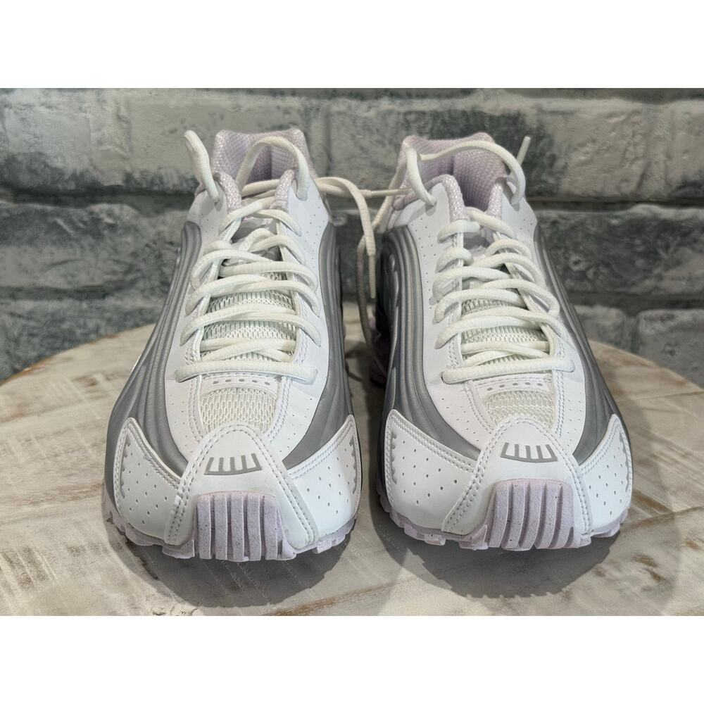Nike Shox R4 White Metallic Platinum Barely Grape Size 8.5M 10W HF5076-100 - Picture 3 of 9